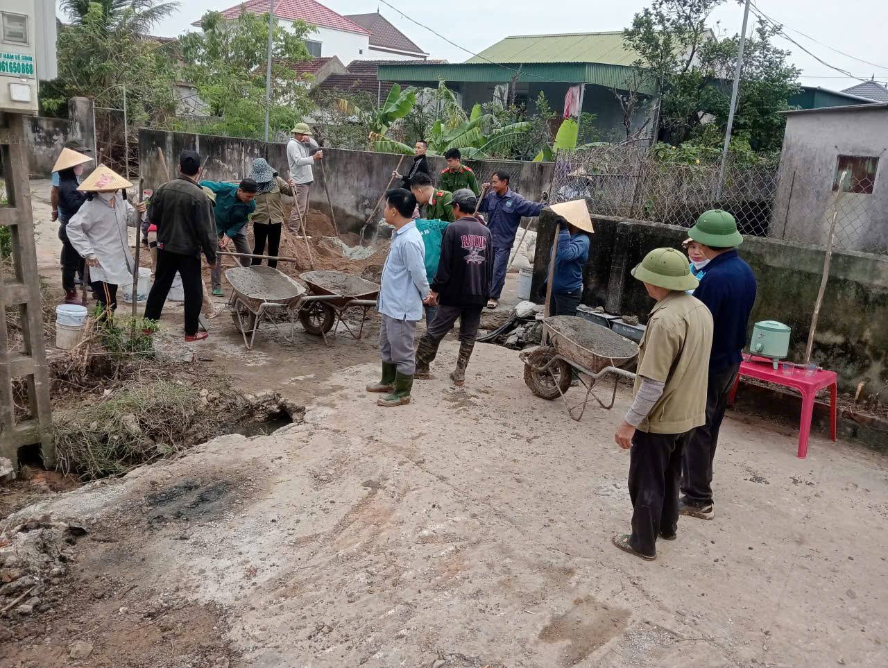 THỨ 7 NÔNG THÔN MỚI CỦA CÁN BỘ VÀ NHÂN DÂN THÔN ĐÔNG THỊNH 