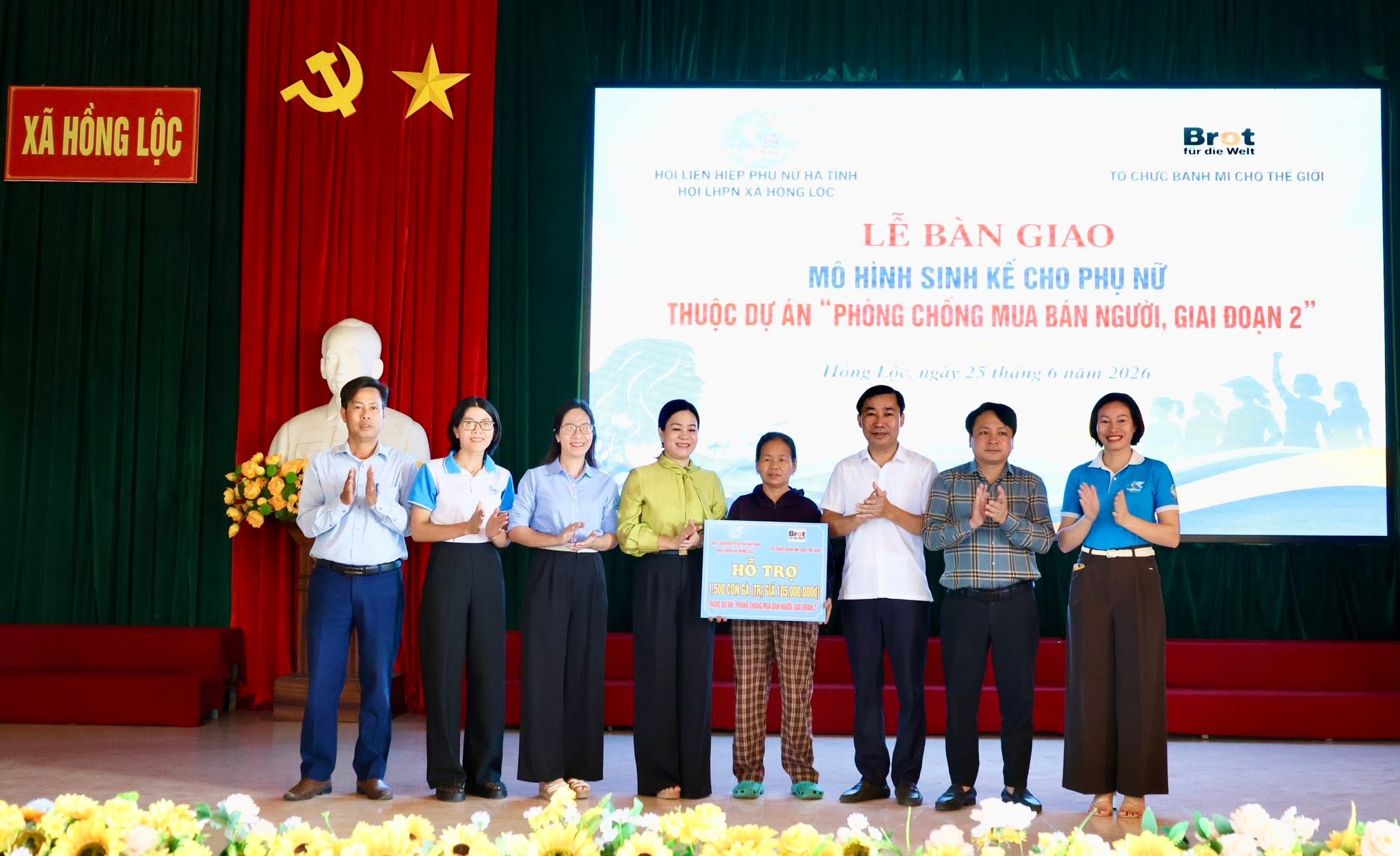 BÀN GIAO MÔ HÌNH SINH KẾ CHO PHỤ NỮ THUỘC DỰ ÁN PHÒNG CHỐNG MUA BÁN NGƯỜI GIAI ĐOẠN 2.