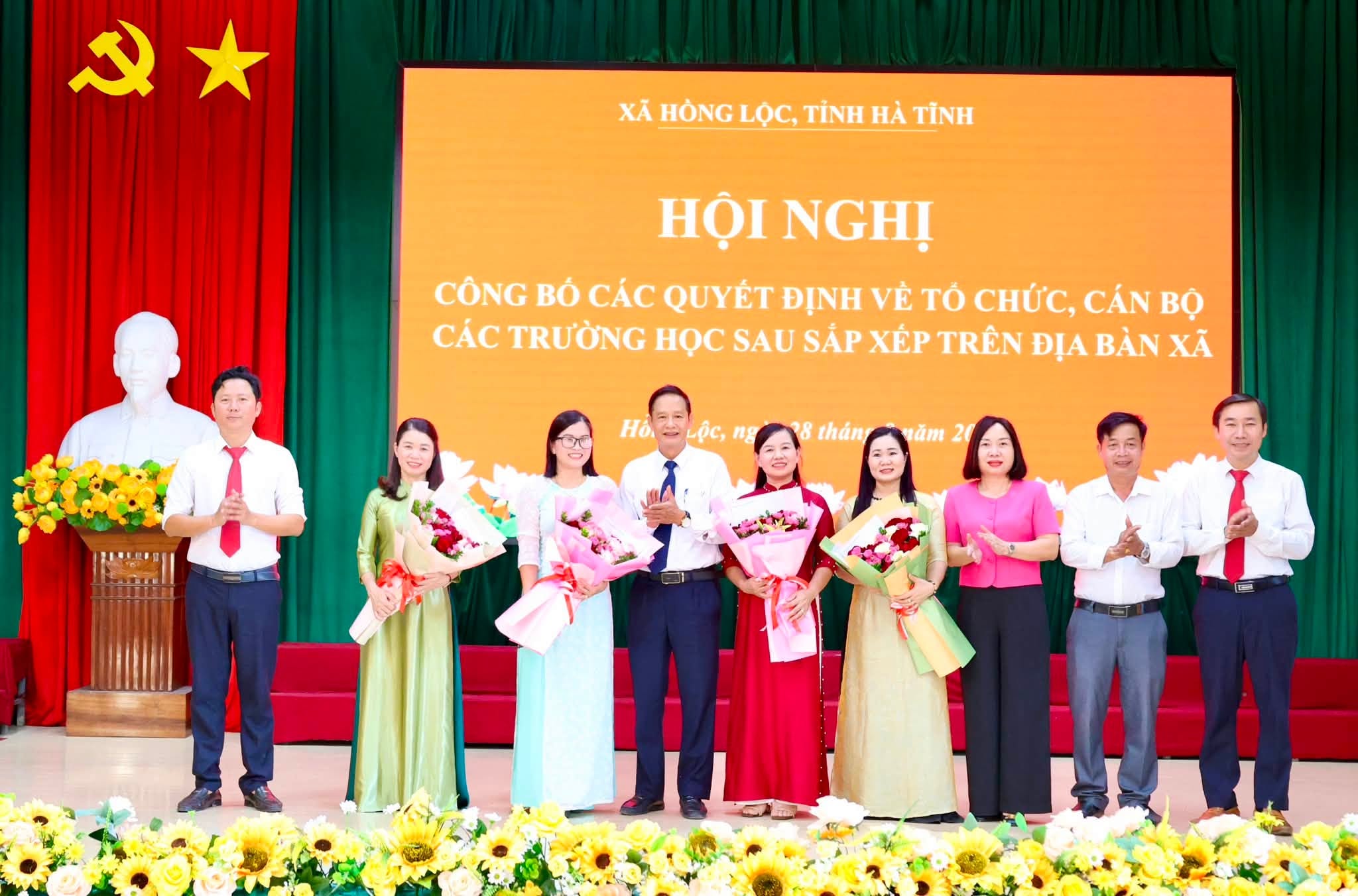 HỒNG LỘC CÔNG BỐ CÁC QUYẾT ĐỊNH VỀ TỔ CHỨC, CÁN BỘ QUẢN LÝ CÁC TRƯỜNG HỌC SAU SẮP XẾP