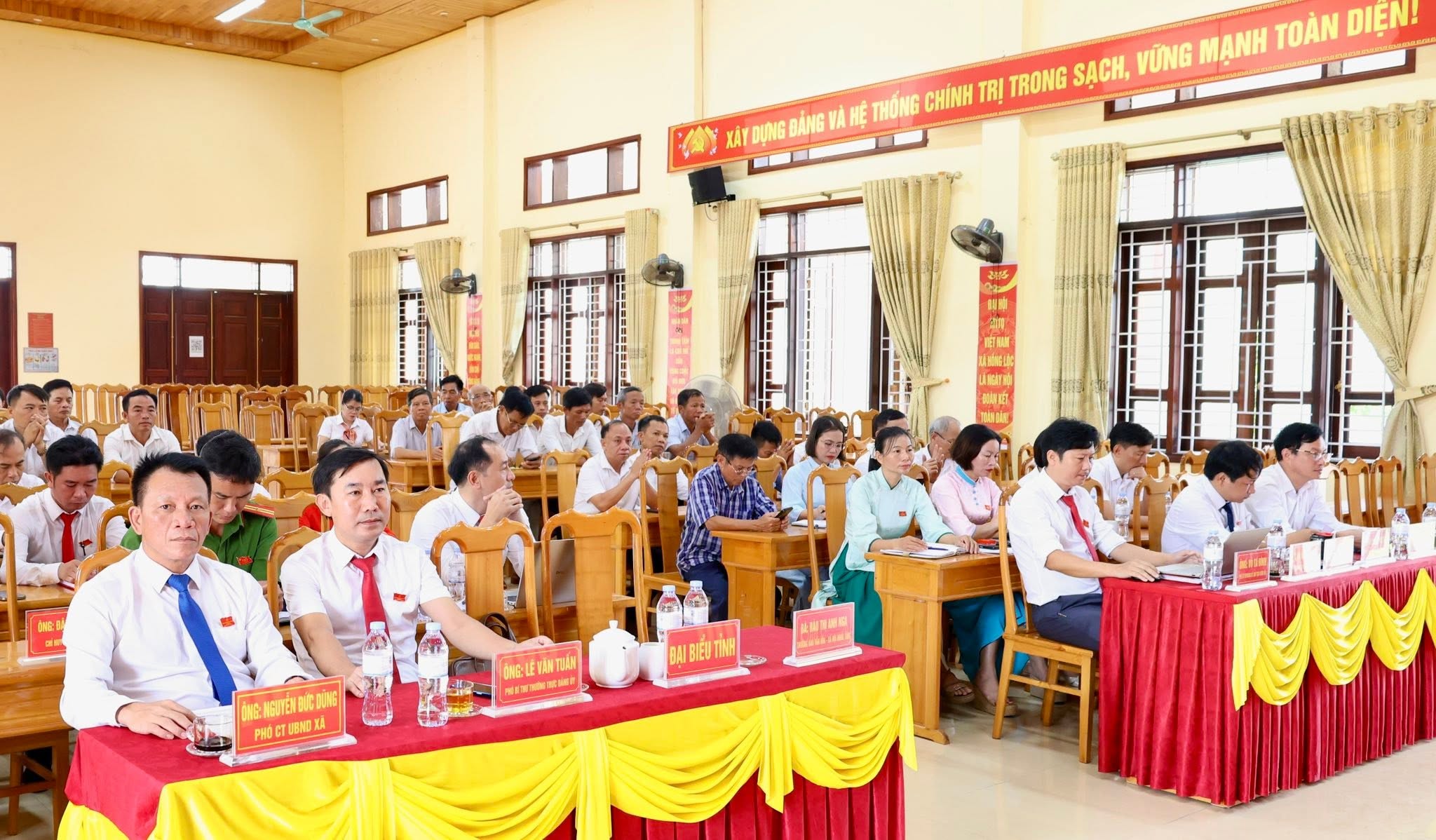 HĐND XÃ HỒNG LỘC KHÓA XXI TỔ CHỨC KỲ HỌP THỨ HAI (KỲ HỌP CHUYÊN ĐỀ), THÔNG QUA NGHỊ QUYẾT SẮP XẾP, TỔ CHỨC LẠI CÁC THÔN TRÊN ĐỊA BÀN