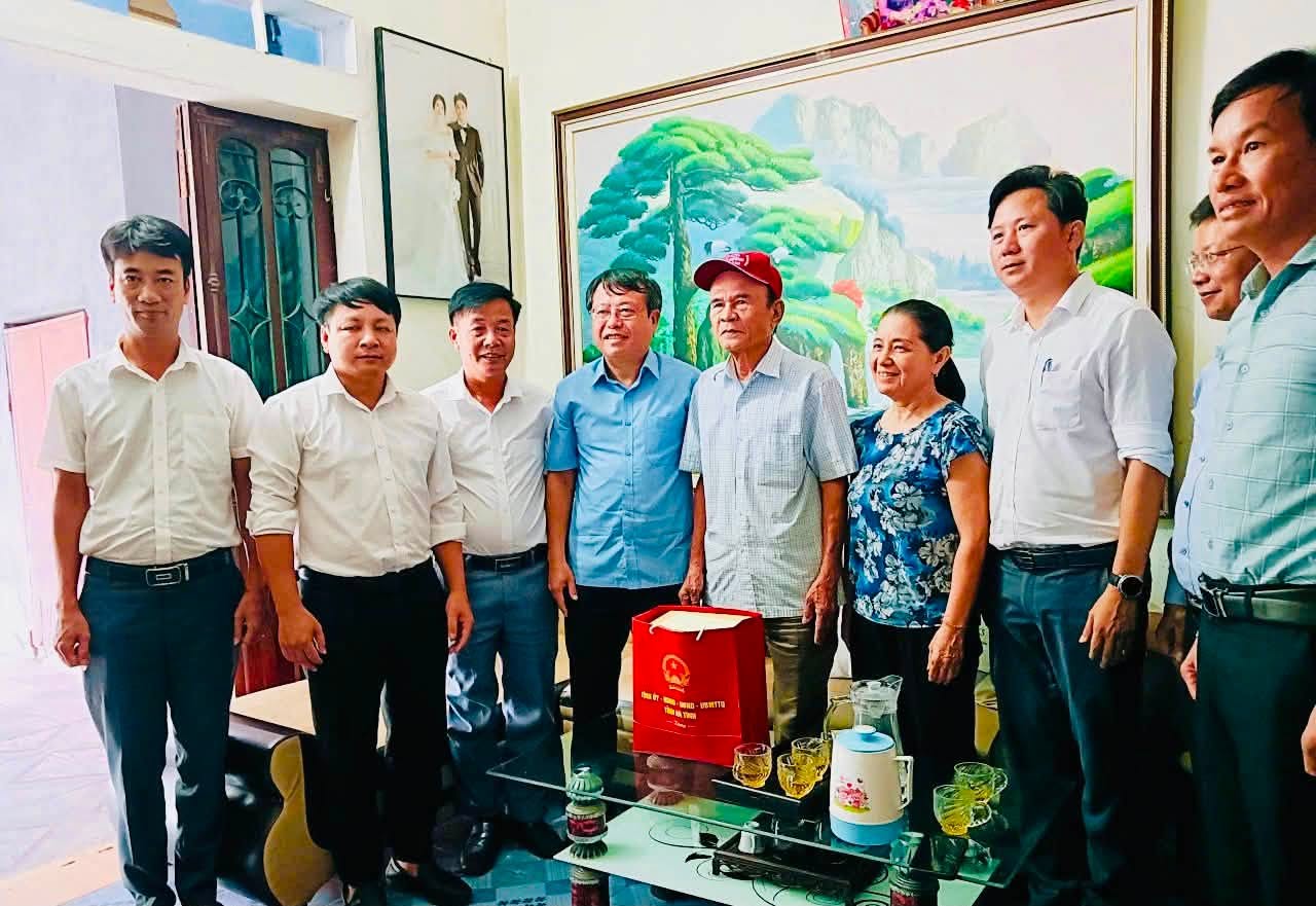 LÃNH ĐẠO TỈNH TẶNG QUÀ NHÂN NGÀY THƯƠNG BINH - LIỆT SĨ TẠI XÃ HỒNG LỘC.