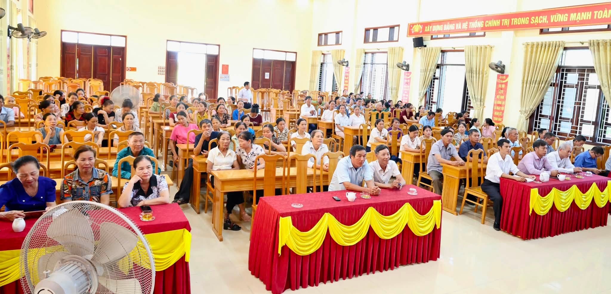 HỘI NÔNG DÂN XÃ HỒNG LỘC HƯỞNG ỨNG PHONG TRÀO “NÔNG DÂN SẢN XUẤT AN TOÀN, HỮU CƠ VÌ SỨC KHỎE CỘNG ĐỒNG”