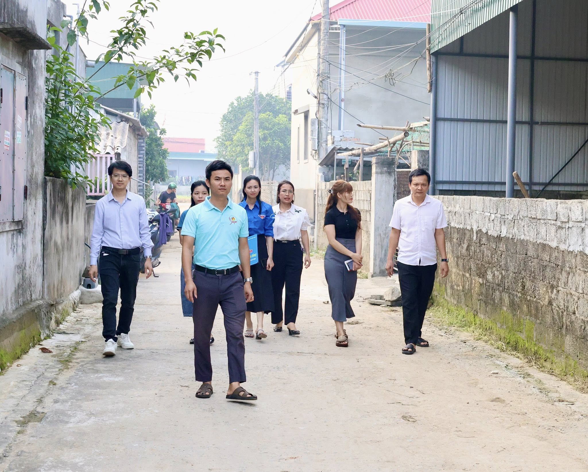 TRAO QUÀ CHO HỌC SINH CÓ HOÀN CẢNH KHÓ KHĂN NHÂN KỶ NIỆM 85 NĂM NGÀY THÀNH LẬP ĐỘI TNTP - HCM.