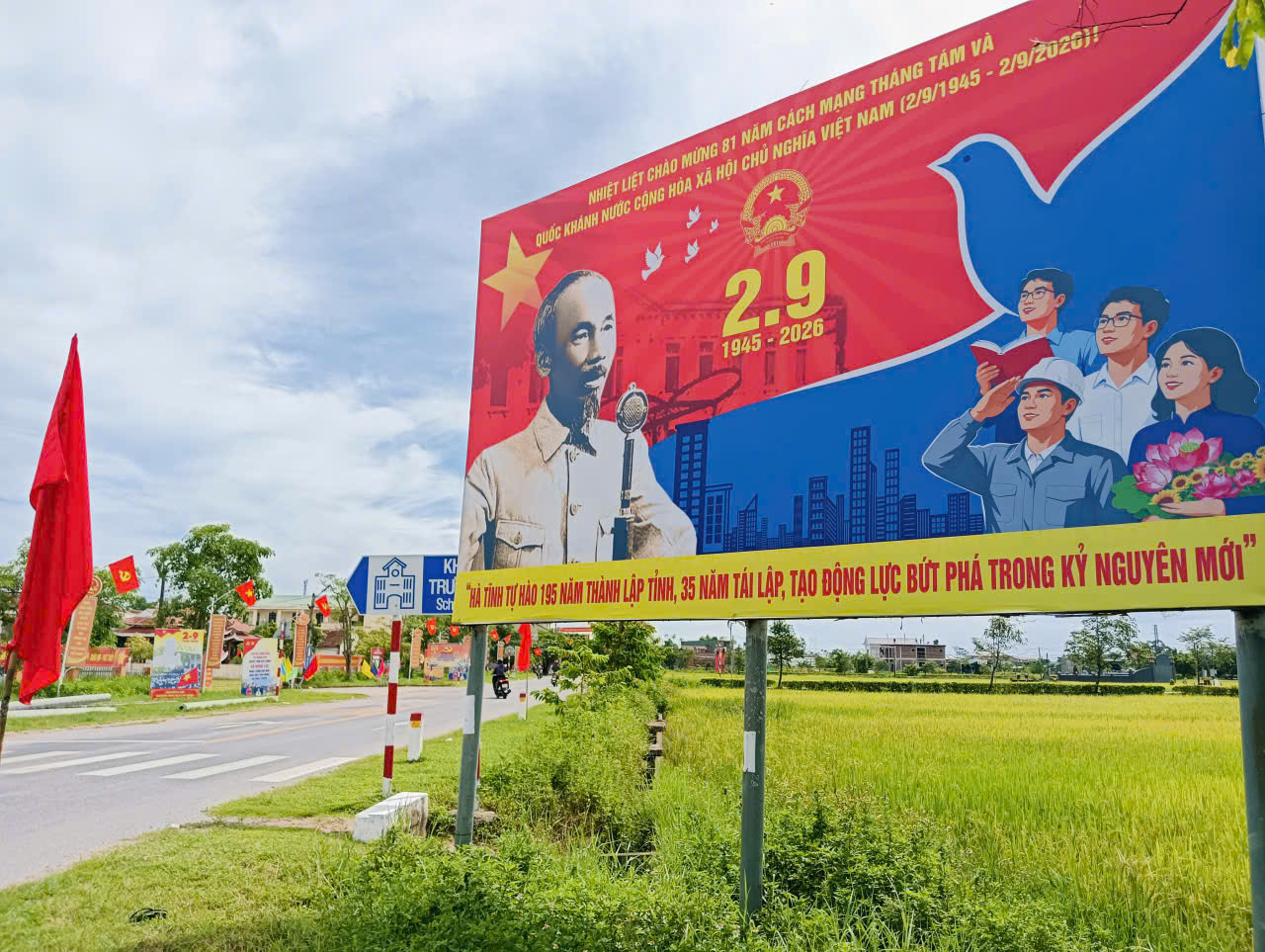 XÃ HỒNG LỘC TẬP TRUNG CÔNG TÁC TUYÊN TRUYỀN CHÀO MỪNG KỶ NIỆM 81 NĂM CÁCH MẠNG THÁNG TÁM VÀ QUỐC KHÁNH 02/9