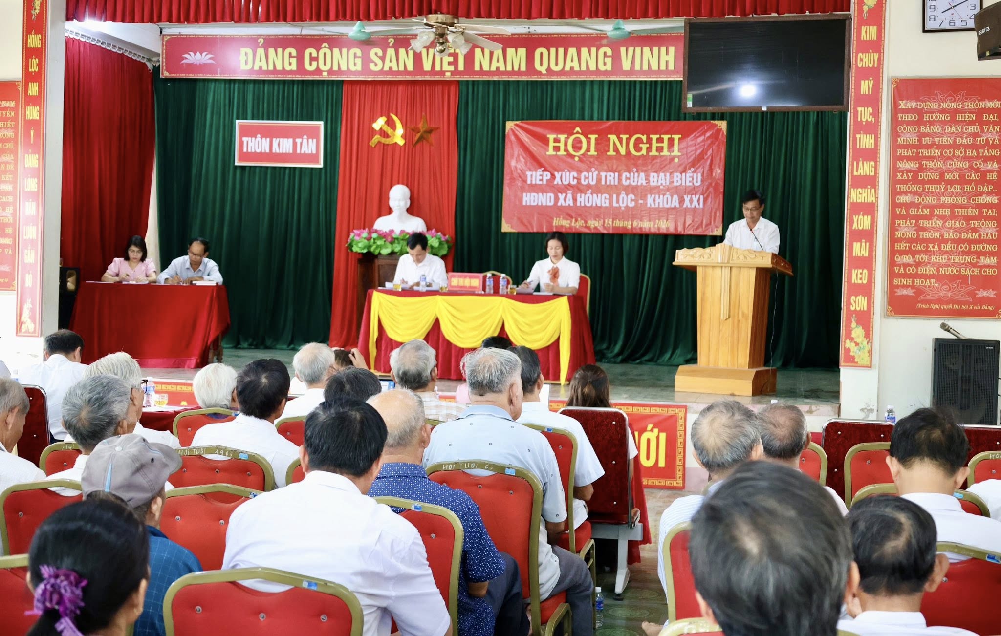 ĐẠI BIỂU HĐND XÃ HỒNG LỘC TIẾP XÚC CỬ TRI TRƯỚC KỲ HỌP THƯỜNG LỆ GIỮA NĂM 2026