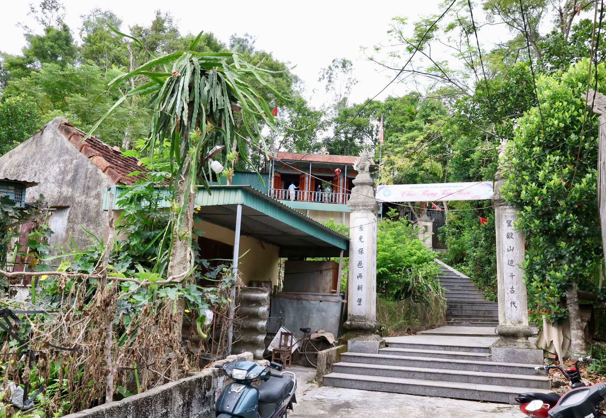 ĐOÀN TRƯỜNG TIỂU HỌC HỒNG LỘC TỔ CHỨC HOẠT ĐỘNG TRI ÂN THÁNG 7, CHĂM LO NGƯỜI CÓ CÔNG VÀ THÚC ĐẨY CHUYỂN ĐỔI SỐ