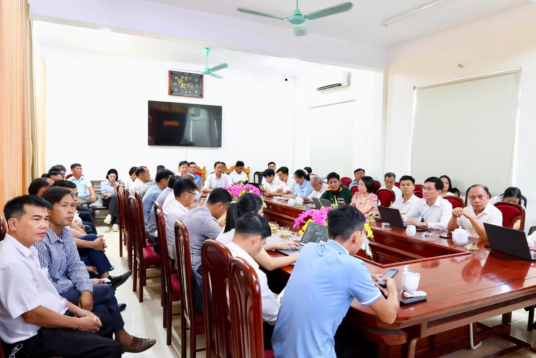 BAN THƯỜNG VỤ ĐẢNG ỦY XÃ HỒNG LỘC KẾT NỐI TRỰC TUYẾN HỘI NGHỊ SƠ KẾT 1 NĂM 6 THÁNG TRIỂN KHAI THỰC HIỆN NGHỊ QUYẾT SỐ 57-NQ/TW
