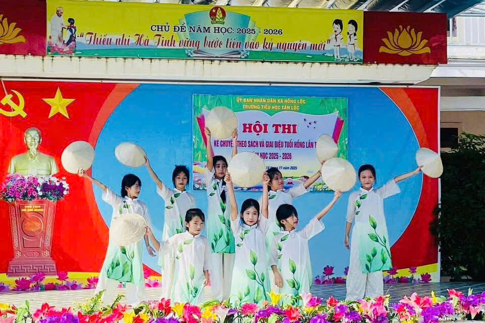 TRƯỜNG TIỂU HỌC HỒNG LỘC TỔ CHỨC CÁC HOẠT ĐỘNG SÔI NỖI CHÀO MỪNG NGÀY NHÀ GIÁO VIỆT NĂM 20/11