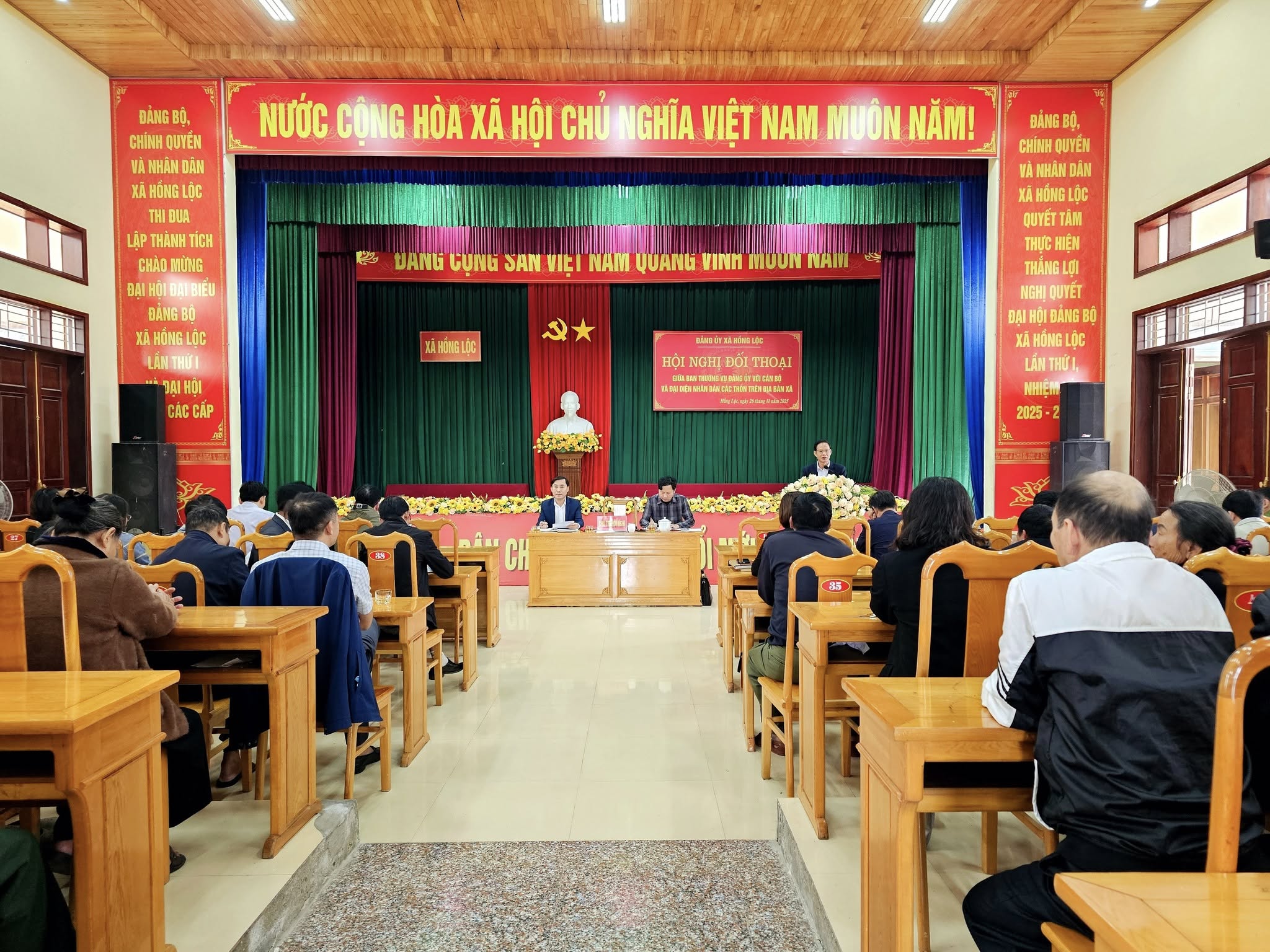 BAN THƯỜNG VỤ ĐẢNG ỦY XÃ HỒNG LỘC TỔ CHỨC HỘI NGHỊ ĐỐI THOẠI VỚI CÁN BỘ VÀ NHÂN DÂN TRÊN ĐỊA BÀN XÃ.