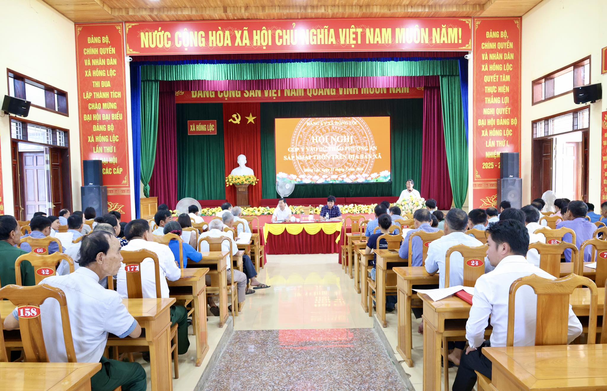 HỒNG LỘC LẤY Ý KIẾN VỀ PHƯƠNG ÁN SẮP XẾP LẠI CÁC THÔN TRÊN ĐỊA BÀN