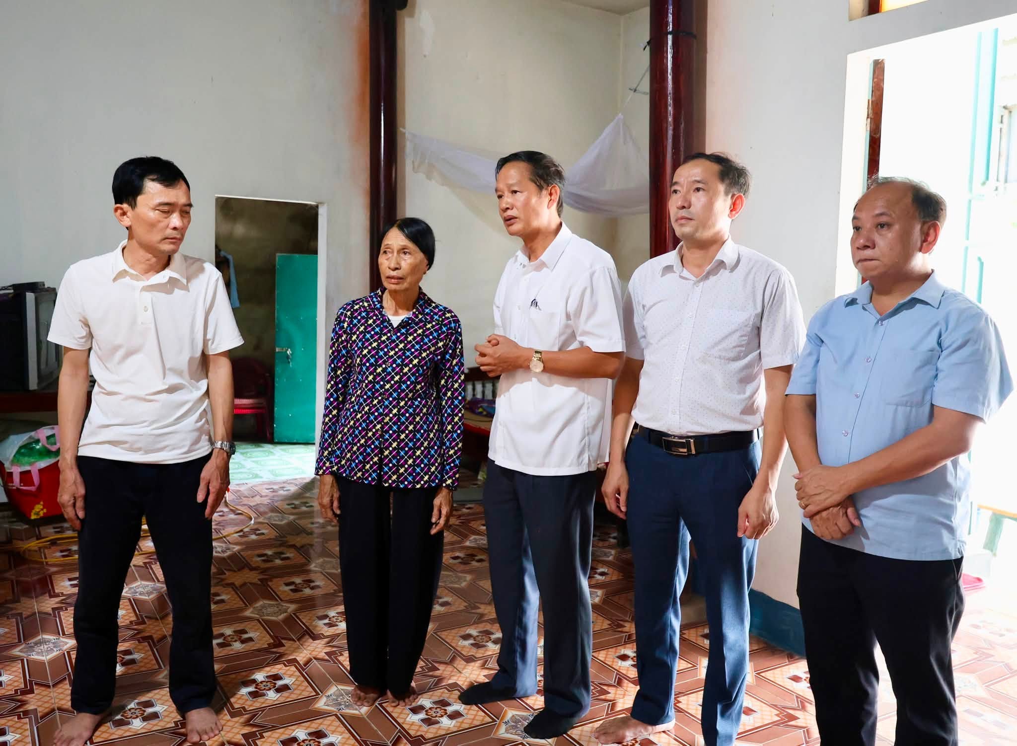 XÃ HỒNG LỘC TỔ CHỨC CÁC ĐOÀN THĂM HỎI, TẶNG QUÀ NGƯỜI CÓ CÔNG NHÂN KỶ NIỆM 79 NĂM NGÀY THƯƠNG BINH - LIỆT SĨ (27/7/1947 - 27/7/2026)