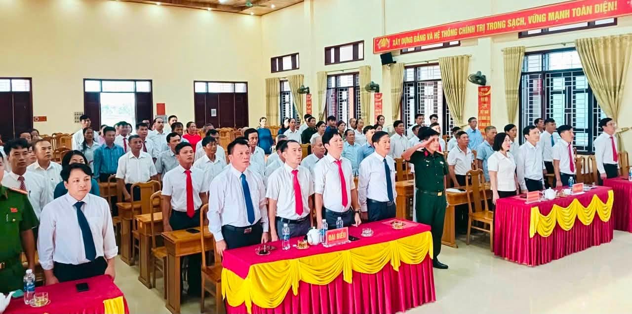 XÃ HỒNG LỘC TỔ CHỨC LỄ CÔNG BỐ NGHỊ QUYẾT, QUYẾT ĐỊNH VỀ TỔ CHỨC VÀ NHÂN SỰ CÁC THÔN SAU SẮP XẾP