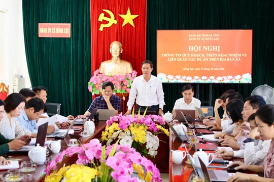 Đảng ủy xã Hồng Lộc thông tin quy hoạch và triển khai các dự án trên địa bàn. 