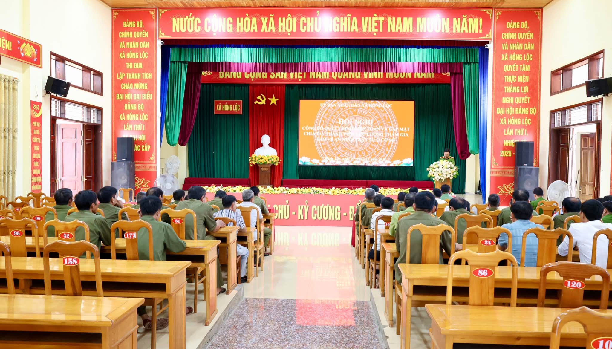 Xã hồng Lộc kiện toàn lực lượng bảo vệ an ninh, trật tự ở cơ sở.
