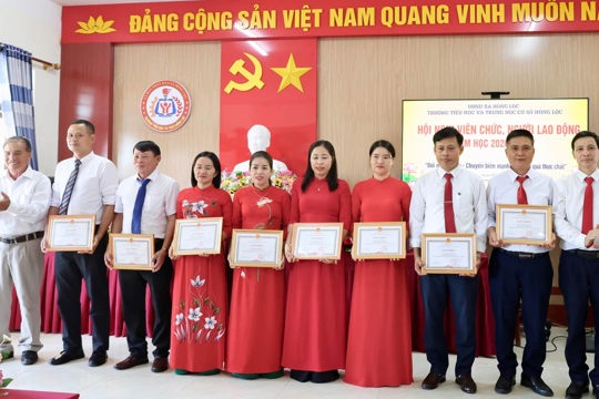 Trường Tiểu học và Trung học cơ sở Hồng lộc tổ chức hội nghị viên chức, người lao động năm học 2026 - 2027