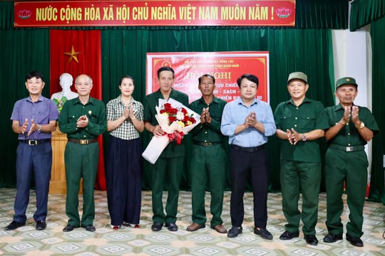 Hội CCB xã Hồng Lộc ra mắt câu lạc bộ CCB vì môi trường xanh - sạch - đẹp tại thôn Quan Nam. 
