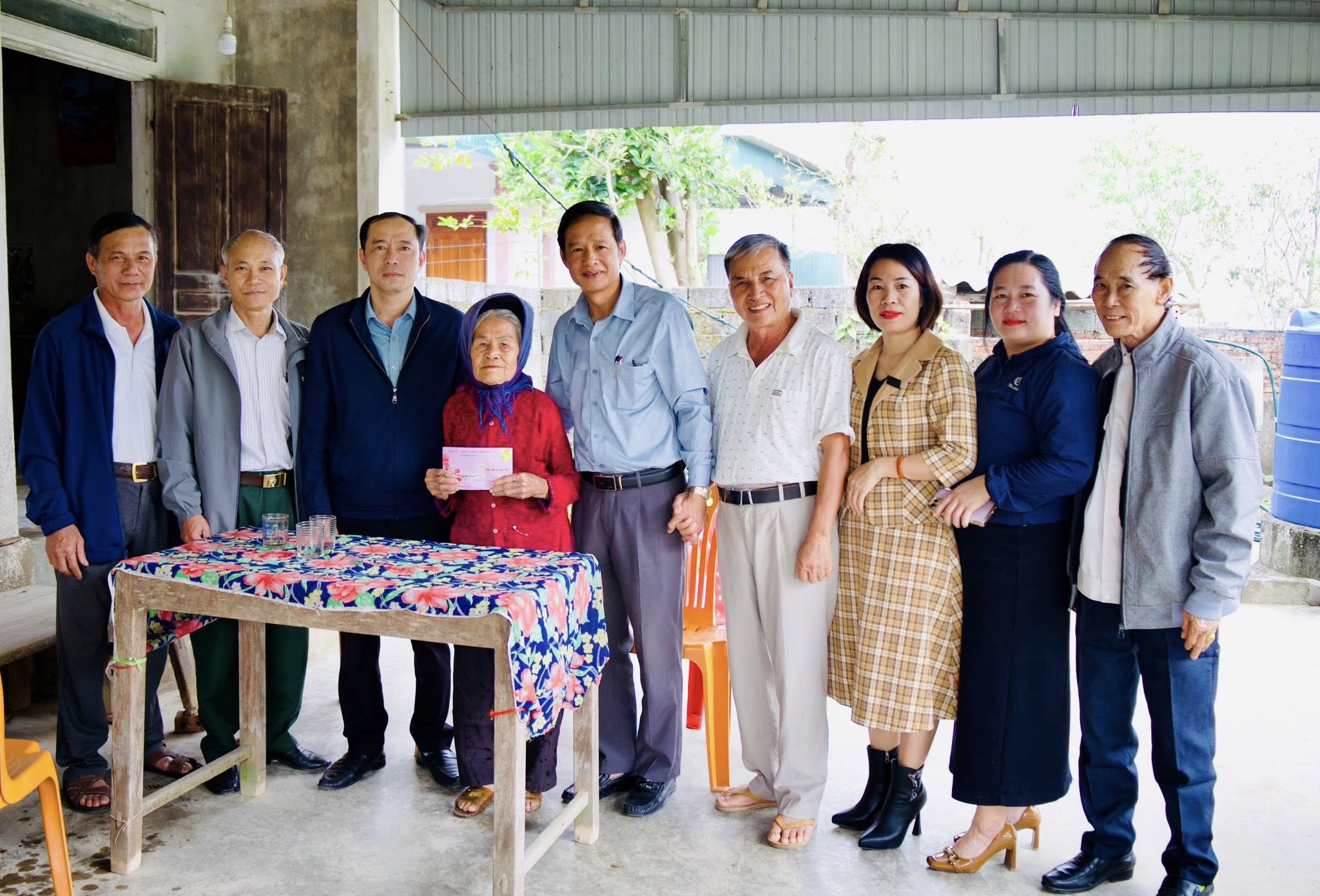 XÃ HỒNG LỘC TRI ÂN CÁC GIA ĐÌNH CHÍNH SÁCH, NGƯỜI CÓ CÔNG, NGƯỜI CAO TUỔI TRÊN ĐỊA BÀN 
