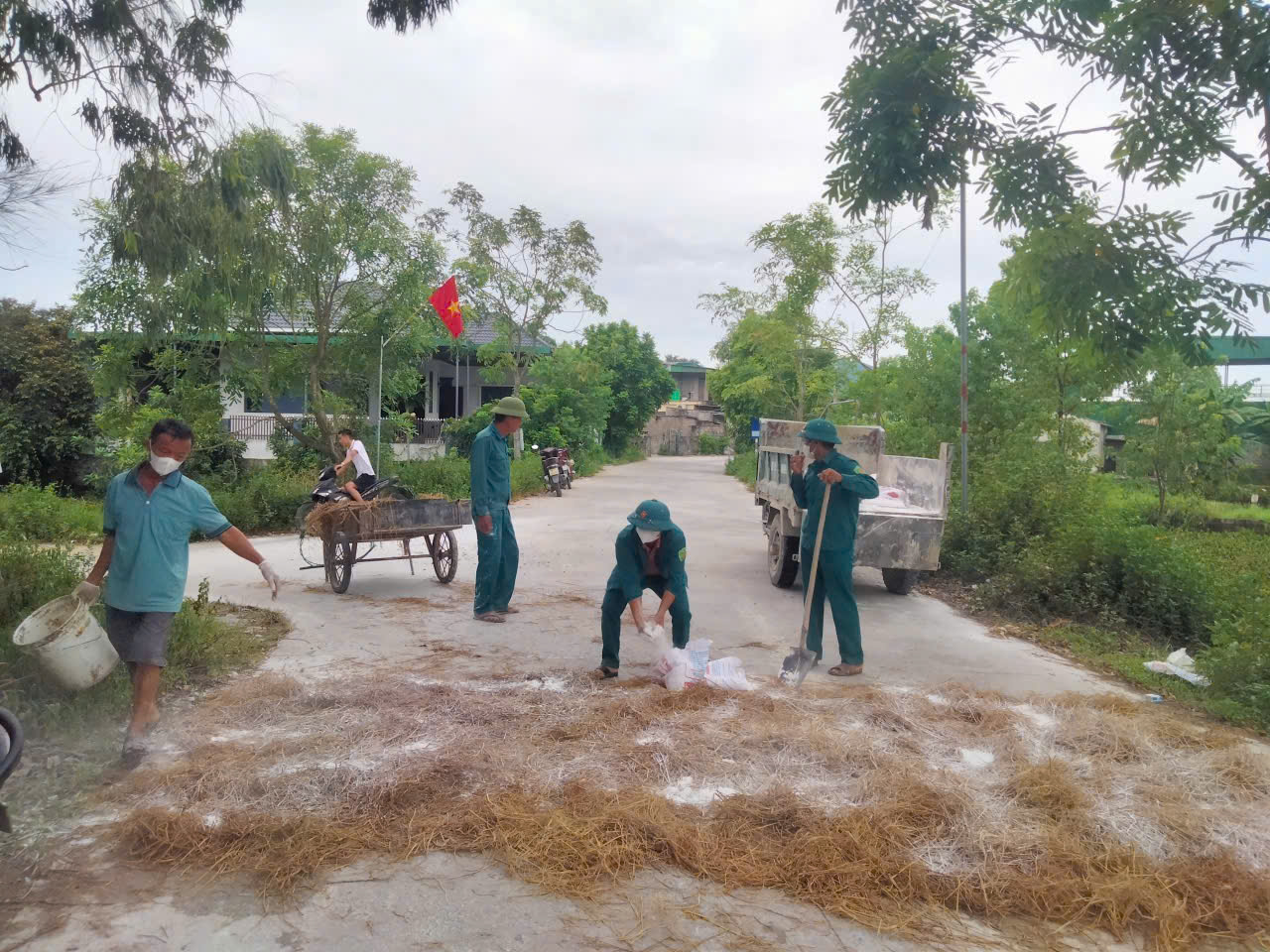 Xã Hồng Lộc tăng cường công tác Phòng, chống dịch tả lợn trên địa bàn xã. 