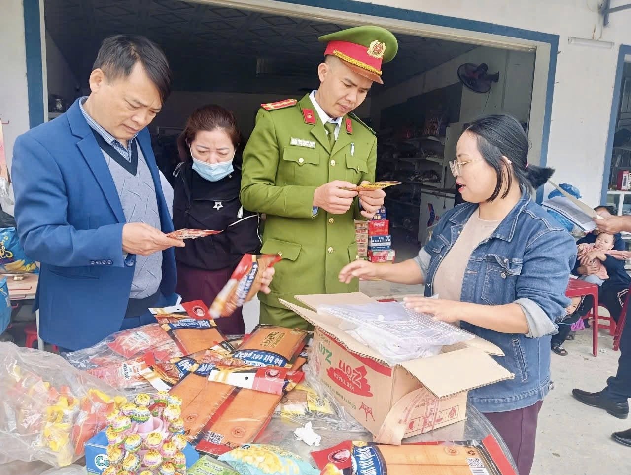 HỒNG LỘC TĂNG CƯỜNG KIỂM TRA THỊ TRƯỜNG TRƯỚC TẾT NGUYÊN ĐÁN. 